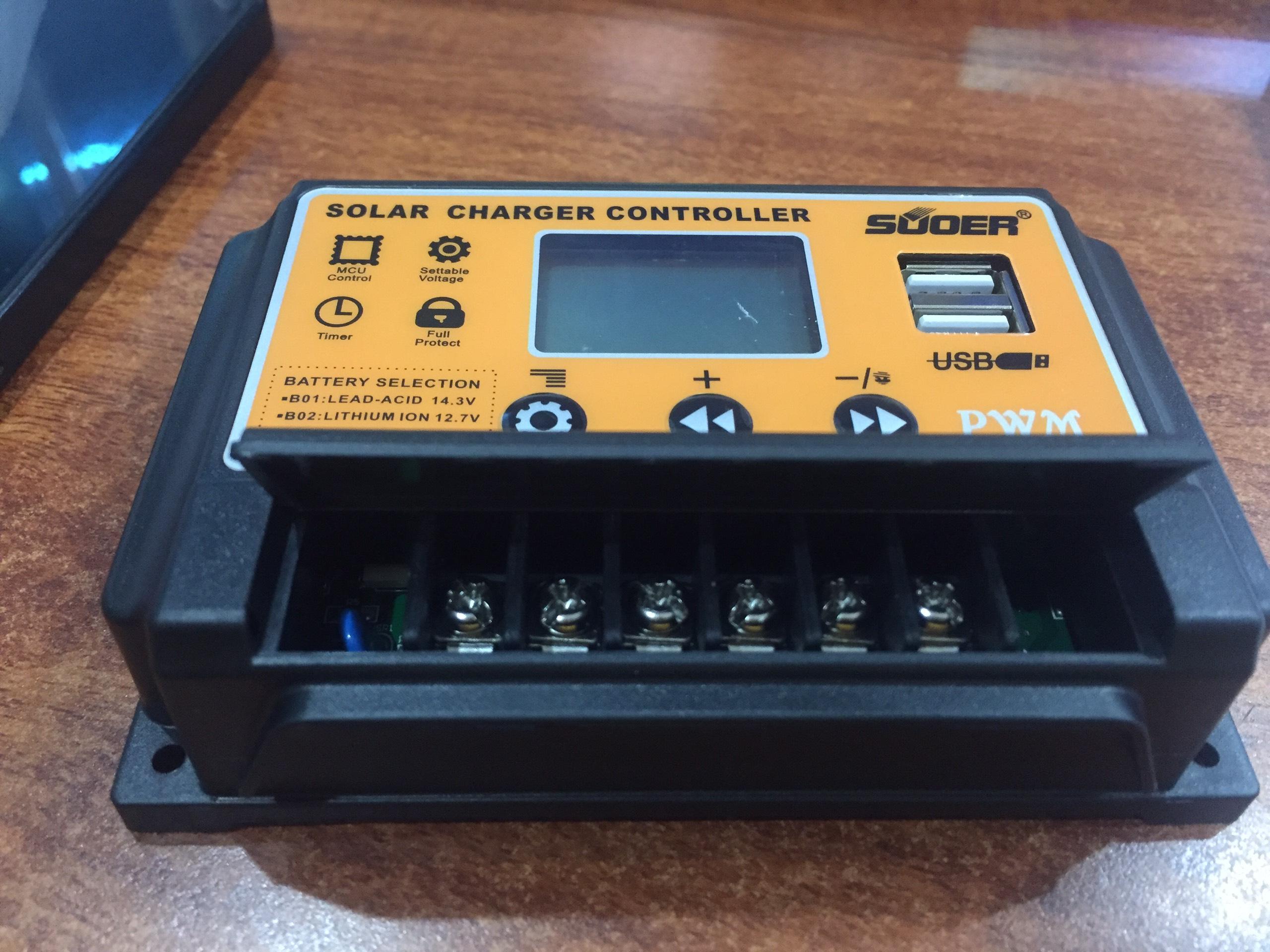 Bộ điều khiển sạc (Solar Charge Controller)